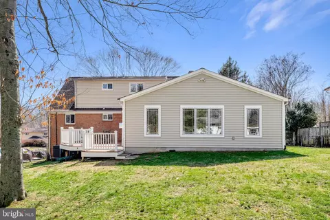 Exterior - 8806 Cromwell Dr, Springfield, VA 22151 photo 3 of 4