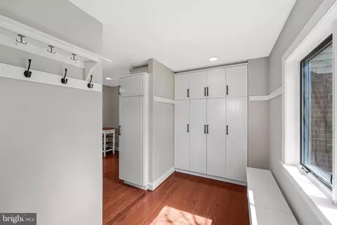Entry Way - 8806 Cromwell Dr, Springfield, VA 22151 photo 4 of 4