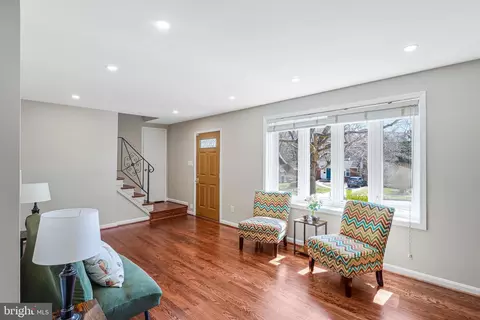 Living - 8806 Cromwell Dr, Springfield, VA 22151 photo 1 of 3