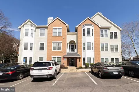4138 Fountainside Ln #201, Fairfax, VA 22030