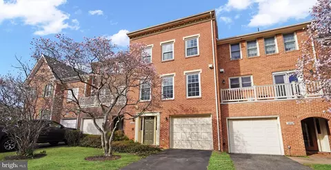5934 Munson Ct, Falls Church, VA 22041