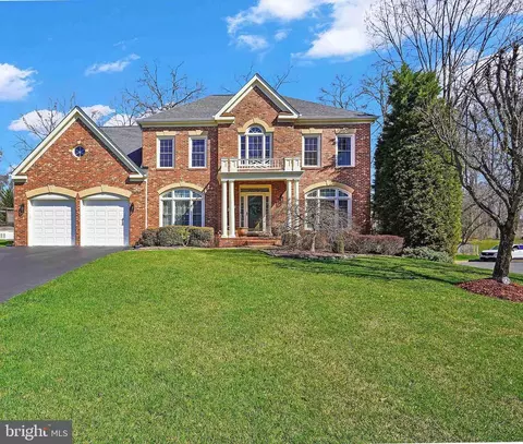 7366 Hunters Oak Ct, Springfield, VA 22150