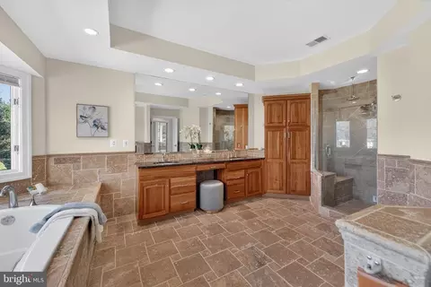 Bath - 9012 A Old Dominion Dr, Mclean, VA 22102 photo 2 of 7