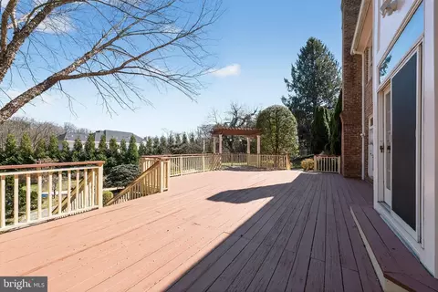 Exterior - 9012 A Old Dominion Dr, Mclean, VA 22102 photo 8 of 19