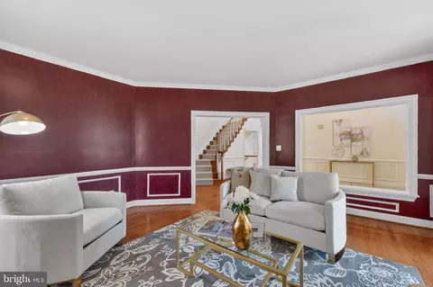 Living - 9012 A Old Dominion Dr, Mclean, VA 22102 photo 2 of 5