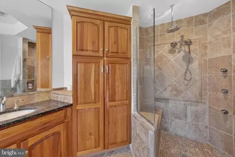 Bath - 9012 A Old Dominion Dr, Mclean, VA 22102 photo 4 of 7