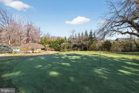 Exterior - 9012 A Old Dominion Dr, Mclean, VA 22102 photo 19 of 19