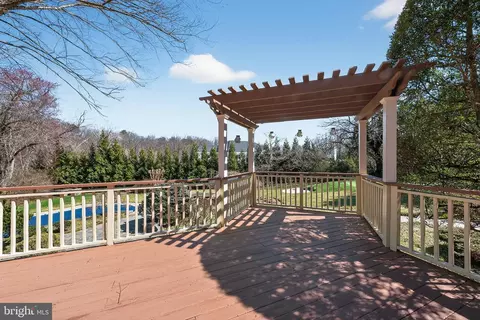 Exterior - 9012 A Old Dominion Dr, Mclean, VA 22102 photo 7 of 19