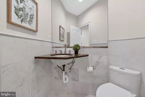 Bath - 9012 A Old Dominion Dr, Mclean, VA 22102 photo 1 of 7