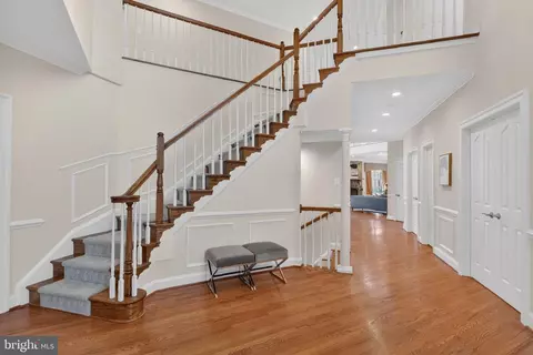 Entry Way - 9012 A Old Dominion Dr, Mclean, VA 22102 photo 3 of 4