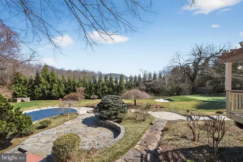 Exterior - 9012 A Old Dominion Dr, Mclean, VA 22102 photo 13 of 19