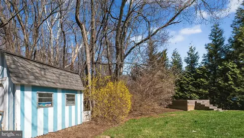 Exterior - 9012 A Old Dominion Dr, Mclean, VA 22102 photo 15 of 19