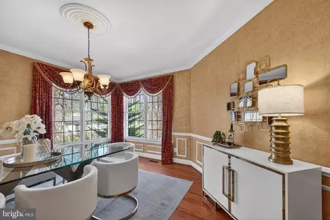 Dining - 9012 A Old Dominion Dr, Mclean, VA 22102 photo 3 of 4