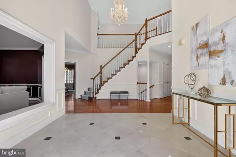 Entry Way - 9012 A Old Dominion Dr, Mclean, VA 22102 photo 2 of 4