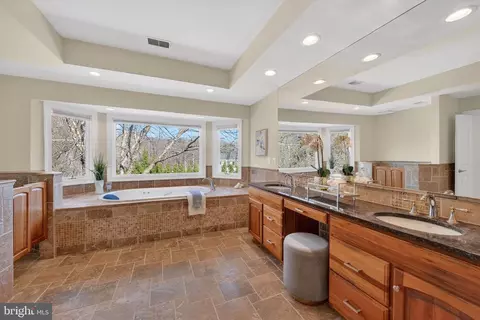 Bath - 9012 A Old Dominion Dr, Mclean, VA 22102 photo 3 of 7