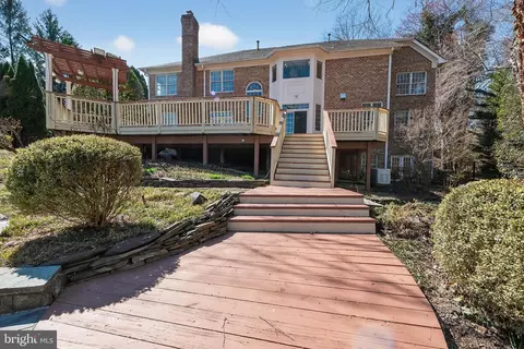 Exterior - 9012 A Old Dominion Dr, Mclean, VA 22102 photo 5 of 19