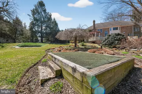 Exterior - 9012 A Old Dominion Dr, Mclean, VA 22102 photo 17 of 19