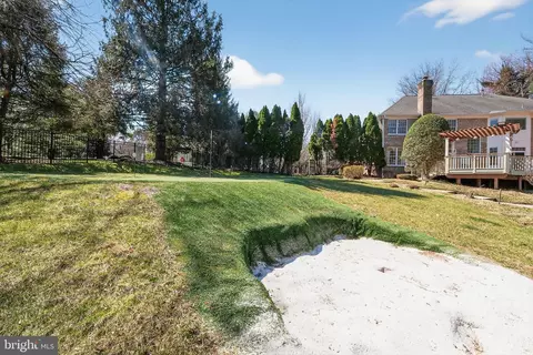 Exterior - 9012 A Old Dominion Dr, Mclean, VA 22102 photo 18 of 19