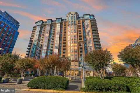 8220 Crestwood Heights Dr #714, Mclean, VA 22102