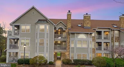 5601 Willoughby Newton Dr #16, Centreville, VA 20120