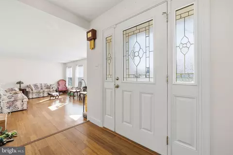 4357 Cub Run Rd, Chantilly, VA 20151 photo 4