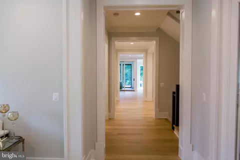Entry Way - 1101 Clover Dr, Mclean, VA 22101 photo 6 of 11