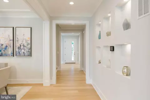 Entry Way - 1101 Clover Dr, Mclean, VA 22101 photo 5 of 11