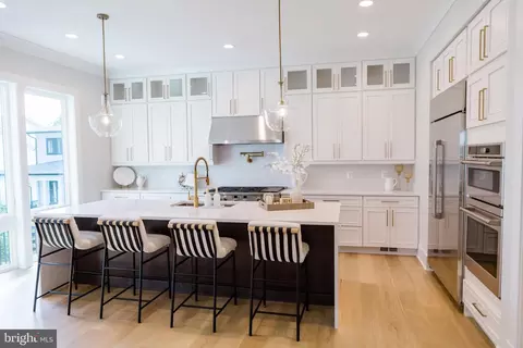 Entry Way - 1101 Clover Dr, Mclean, VA 22101 photo 2 of 11