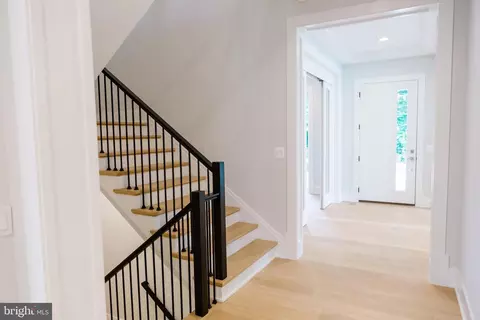 Entry Way - 1101 Clover Dr, Mclean, VA 22101 photo 4 of 11