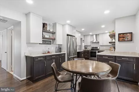 Kitchen - 5208 Ruffner Woods Ct, Burke, VA 22015 photo 4 of 4