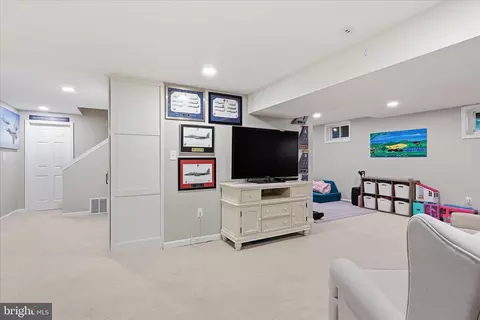 Entry Way - 5208 Ruffner Woods Ct, Burke, VA 22015 photo 5 of 5