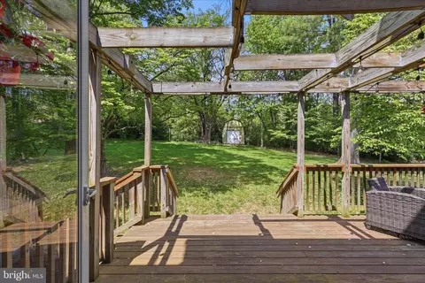 Exterior - 5208 Ruffner Woods Ct, Burke, VA 22015 photo 3 of 7
