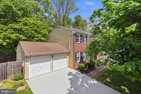 Exterior - 5208 Ruffner Woods Ct, Burke, VA 22015 photo 2 of 7