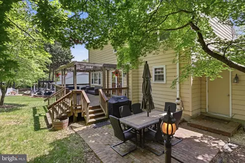 Exterior - 5208 Ruffner Woods Ct, Burke, VA 22015 photo 5 of 7