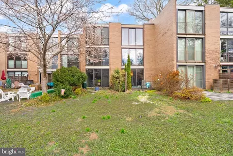11465 Washington Plz W, Reston, VA 20190