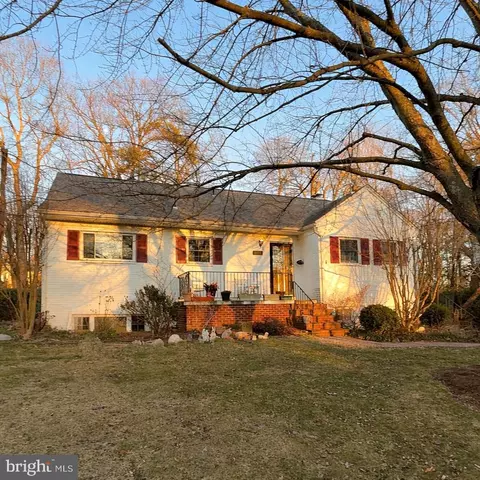 6407 Eppard St, Falls Church, VA 22044