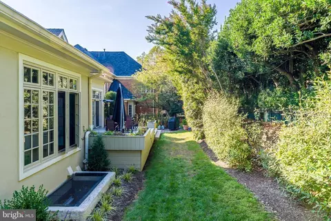 Exterior - 7405 Old Maple Sq, Mclean, VA 22102 photo 13 of 14