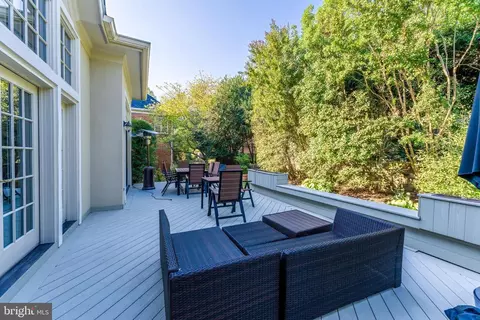 Exterior - 7405 Old Maple Sq, Mclean, VA 22102 photo 10 of 14