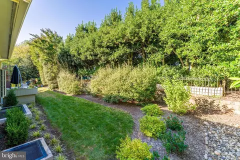 Exterior - 7405 Old Maple Sq, Mclean, VA 22102 photo 12 of 14