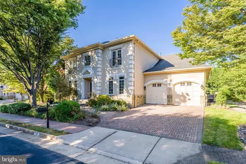 Exterior - 7405 Old Maple Sq, Mclean, VA 22102 photo 14 of 14