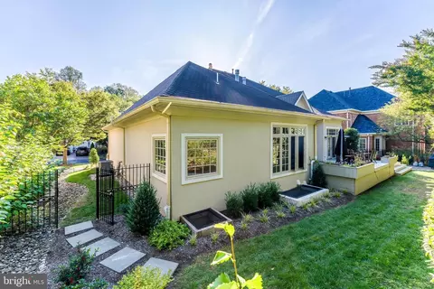 Exterior - 7405 Old Maple Sq, Mclean, VA 22102 photo 11 of 14