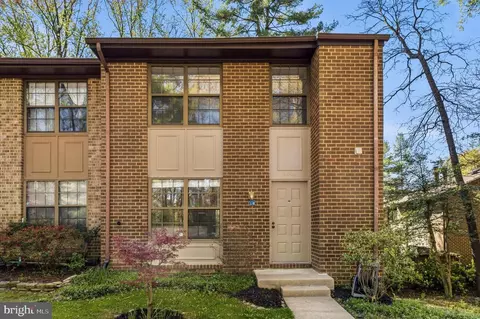 2009 Headlands Cir, Reston, VA 20191