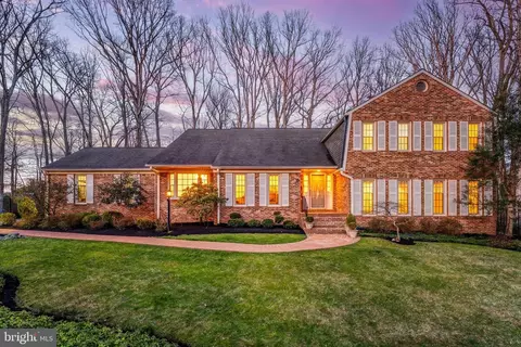 1807 Abbey Gln, Vienna, VA 22182