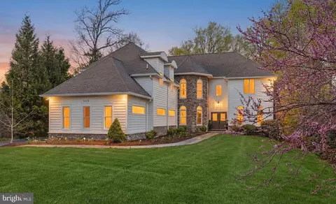 8228 Westchester Dr, Vienna, VA 22182
