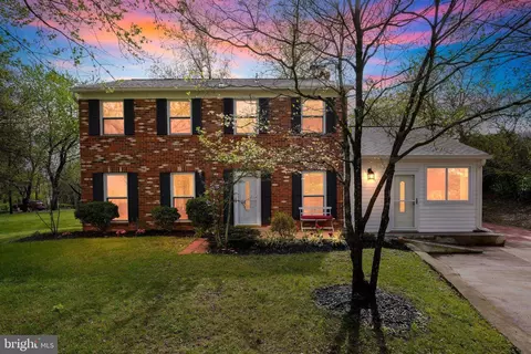 805 Mosby Hollow Dr, Herndon, VA 20170