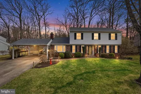 2228 Loch Lomond Dr, Vienna, VA 22181