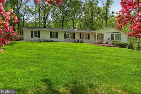 11511 Lilting Ln, Fairfax Station, VA 22039