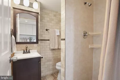 Bath - 8282 Morning Dew Ct, Springfield, VA 22153 photo 3 of 3