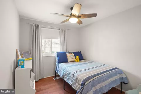 Bedroom - 8282 Morning Dew Ct, Springfield, VA 22153 photo 6 of 8