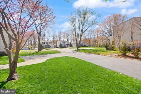 Exterior - 8282 Morning Dew Ct, Springfield, VA 22153 photo 7 of 22